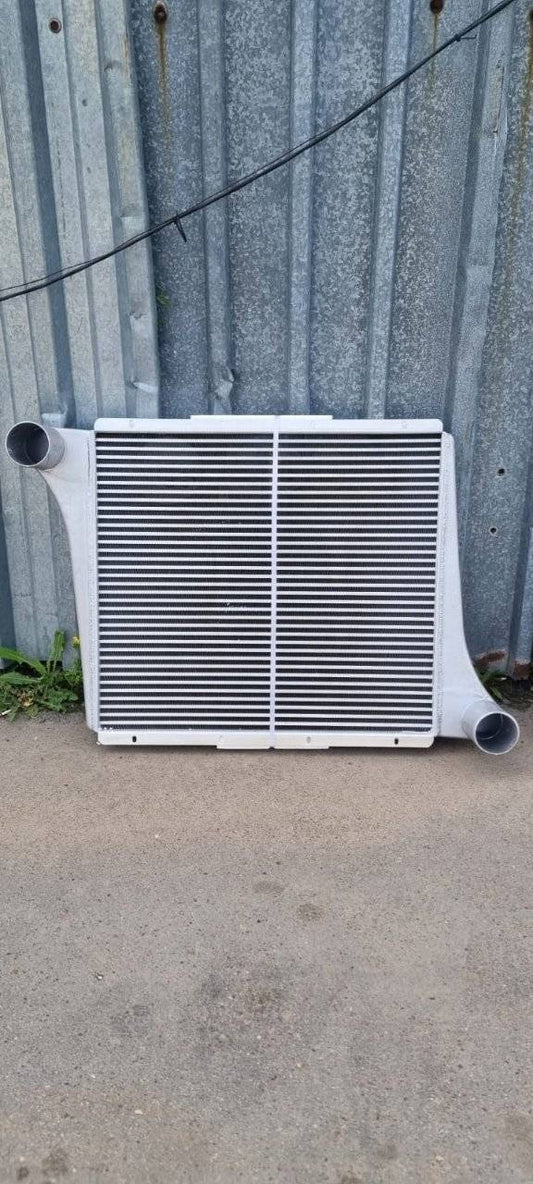 Радіатор охолодження наддувного повітря HOWO 371 к.с. — 805×690, WG9719530250