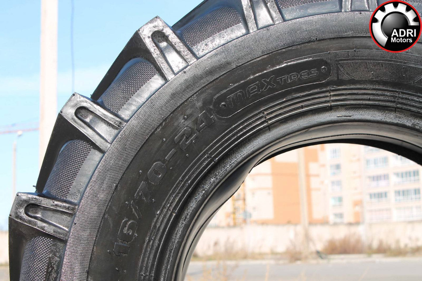 шини 16.70-24 MAXtires для фронтального навантажувача