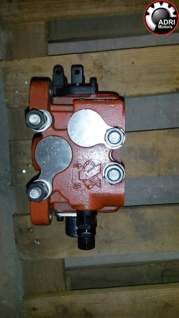 Гідророзподільник ZL20 під важелі для навантажувача